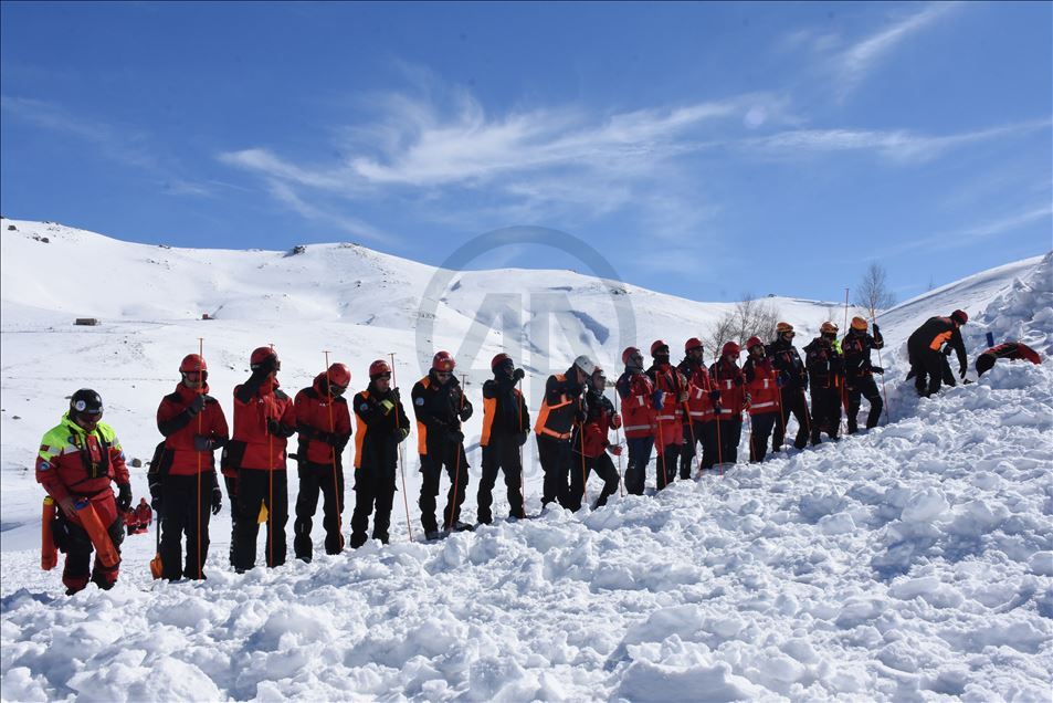 Erciyes Kayak Merkezi'nde çığ tatbikatı yapıldı