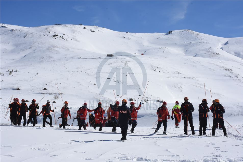 Erciyes Kayak Merkezi'nde çığ tatbikatı yapıldı