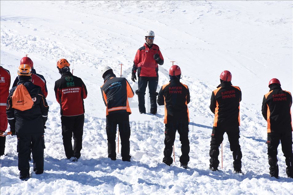 Erciyes Kayak Merkezi'nde çığ tatbikatı yapıldı