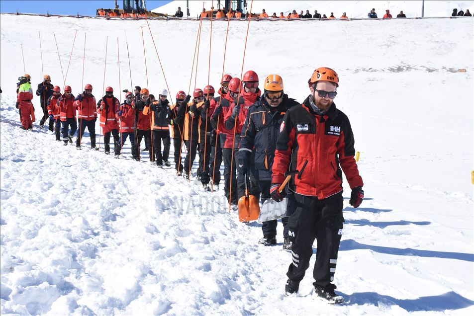 Erciyes Kayak Merkezi'nde çığ tatbikatı yapıldı