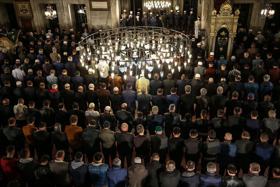 İstanbul'da  Regaip Kandili dualarla idrak edildi