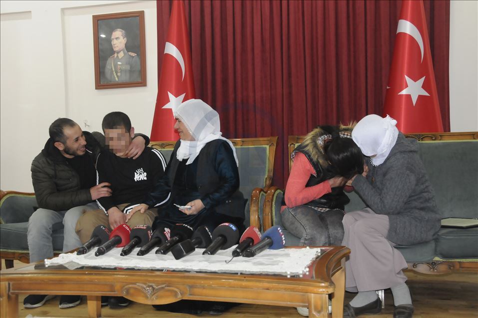 Güvenlik güçlerinin ikna çalışması sonucu 2 aile daha evladına kavuştu
