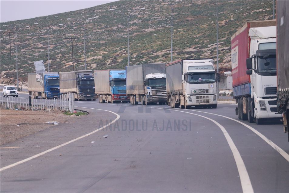 BM'den İdlib'e 26 tır insani yardım