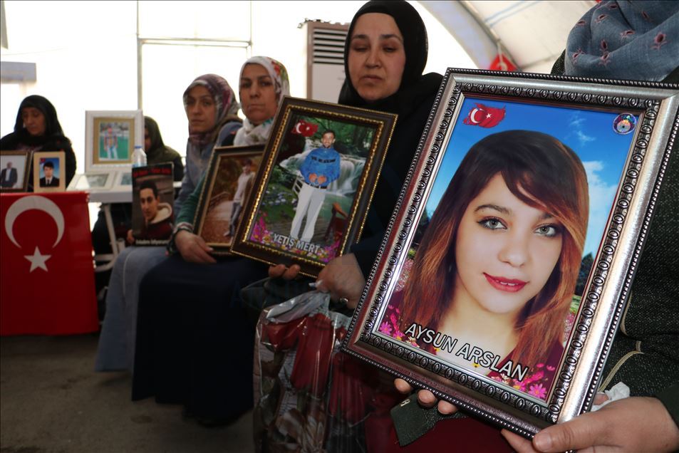 
İki ailenin daha evladına kavuşması Diyarbakır annelerini umutlandırdı