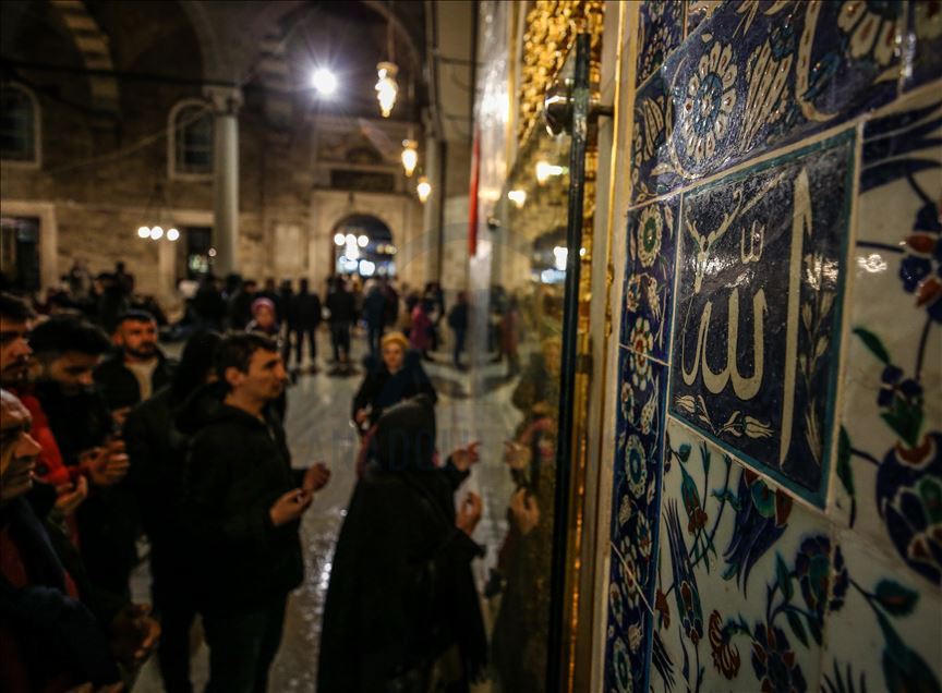 مراسم «لیله الرغائب» در مساجد استانبول