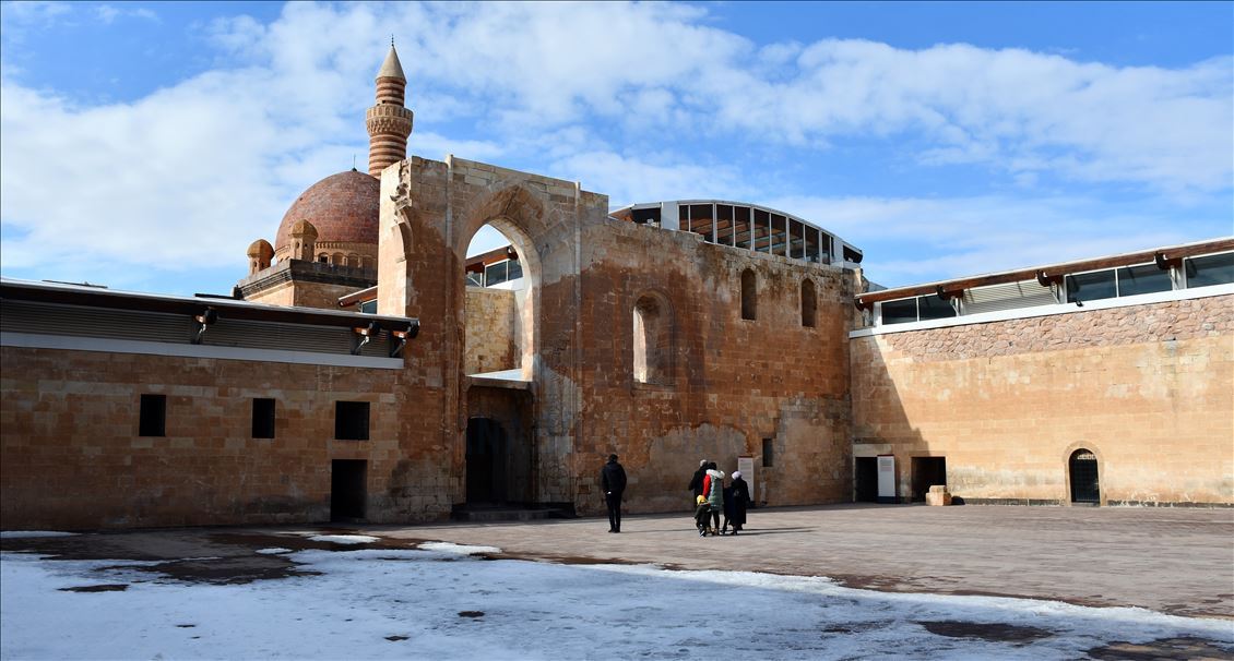 کاخ اسحاق پاشا در ترکیه سفیدپوش شد