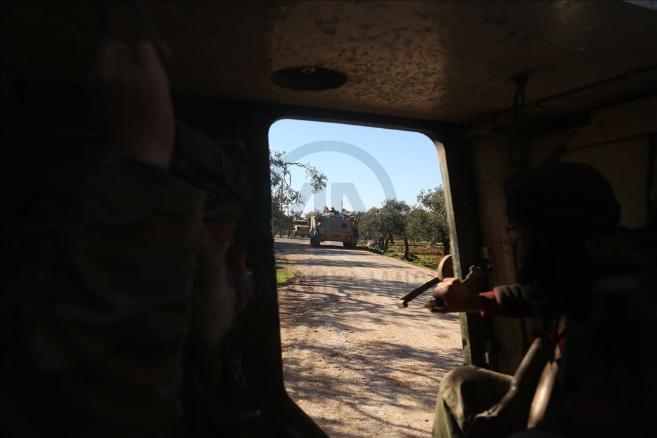 Ilımlı muhalifler, İdlib'in stratejik önemdeki Serakib ilçesini geri aldı
