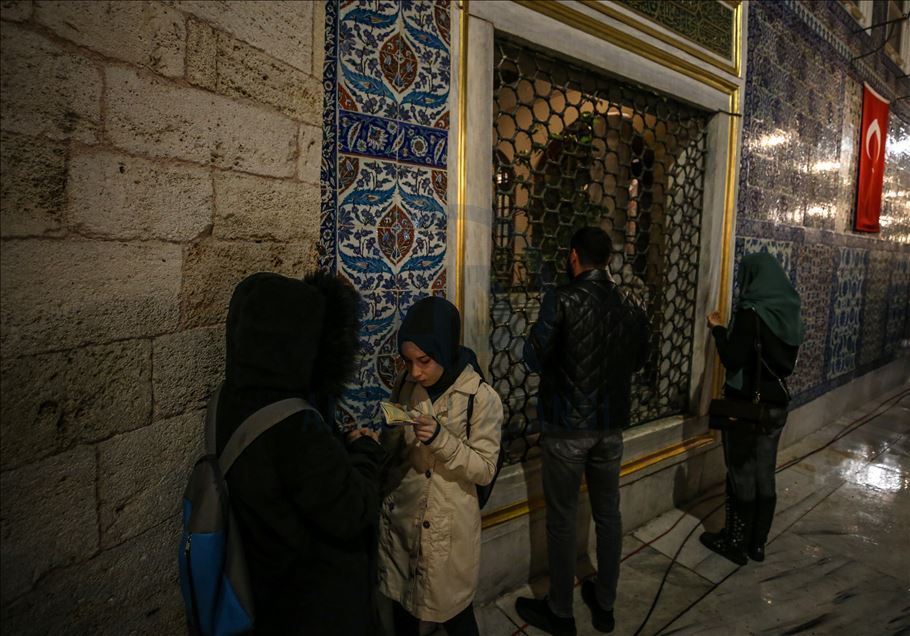 مراسم «لیله الرغائب» در مساجد استانبول