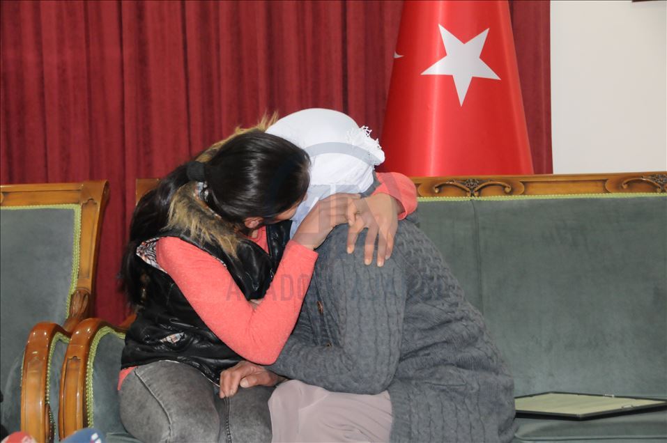 Güvenlik güçlerinin ikna çalışması sonucu 2 aile daha evladına kavuştu
