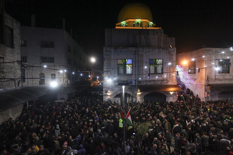 بصلاة "الفجر".. الفلسطينيون يحتجون رفضا لصفقة القرن