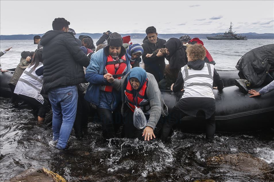 Незаконные мигранты в Турции стекаются к границам Греции