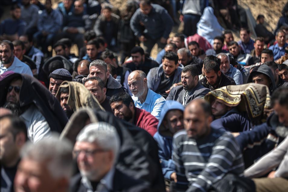صلاة جمعة قرب حدود غزة الشمالية رفضا لـ"صفقة القرن"