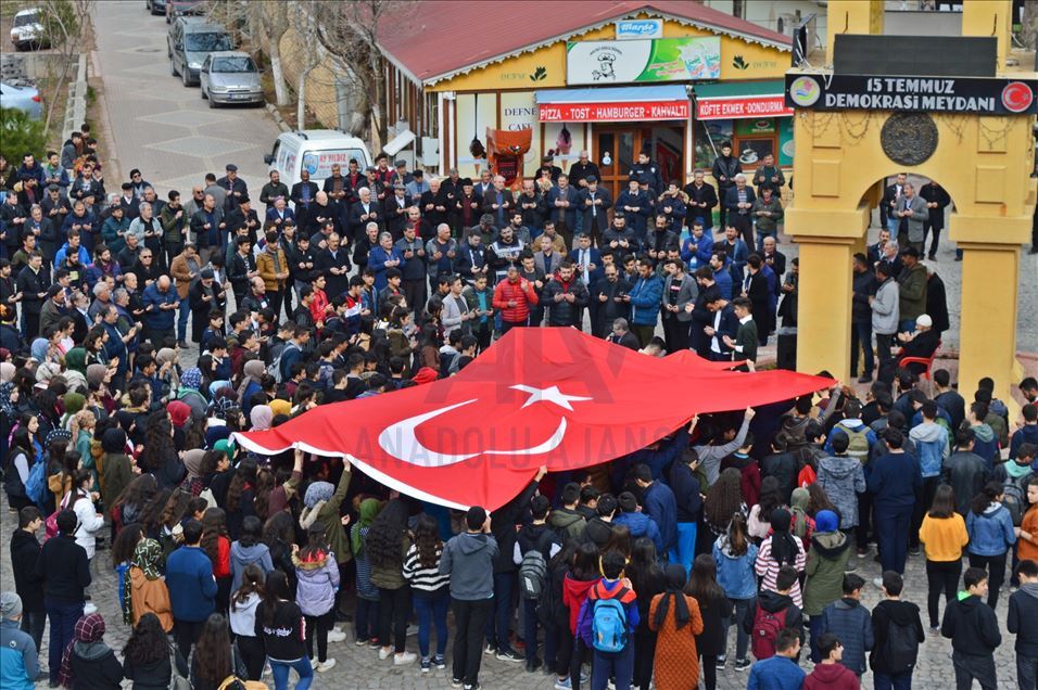 Türkiye Mehmetçik için tek yürek oldu