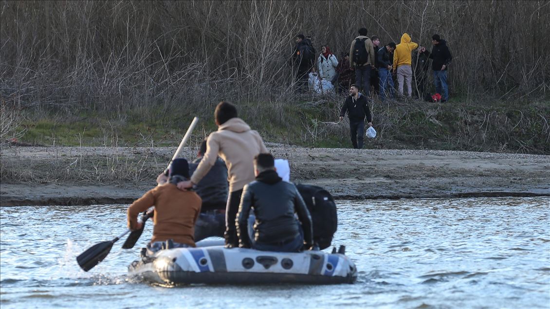 Düzensiz göçmenlerin bazıları Meriç'i aşıp Yunanistan'a geçti