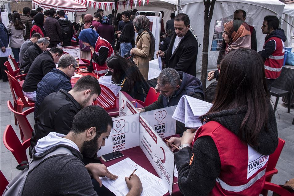 Türkiye Mehmetçik için tek yürek oldu