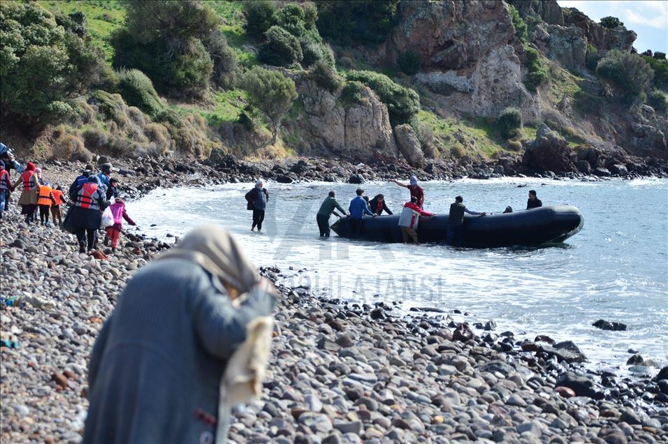 Avrupa'ya gitmek isteyen düzensiz göçmenler Çanakkale'de sahillere gelmeye başladı
