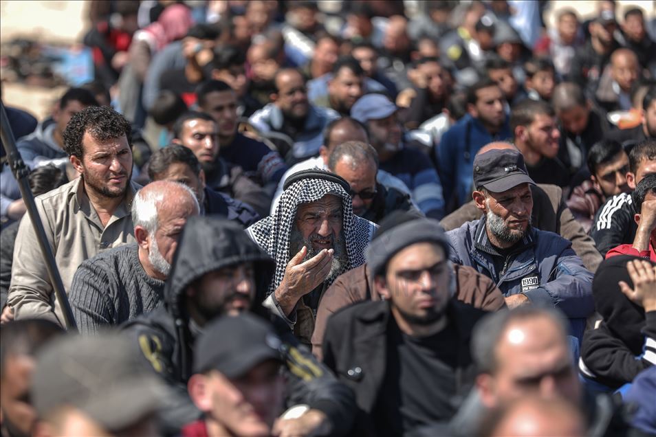 صلاة جمعة قرب حدود غزة الشمالية رفضا لـ"صفقة القرن"
