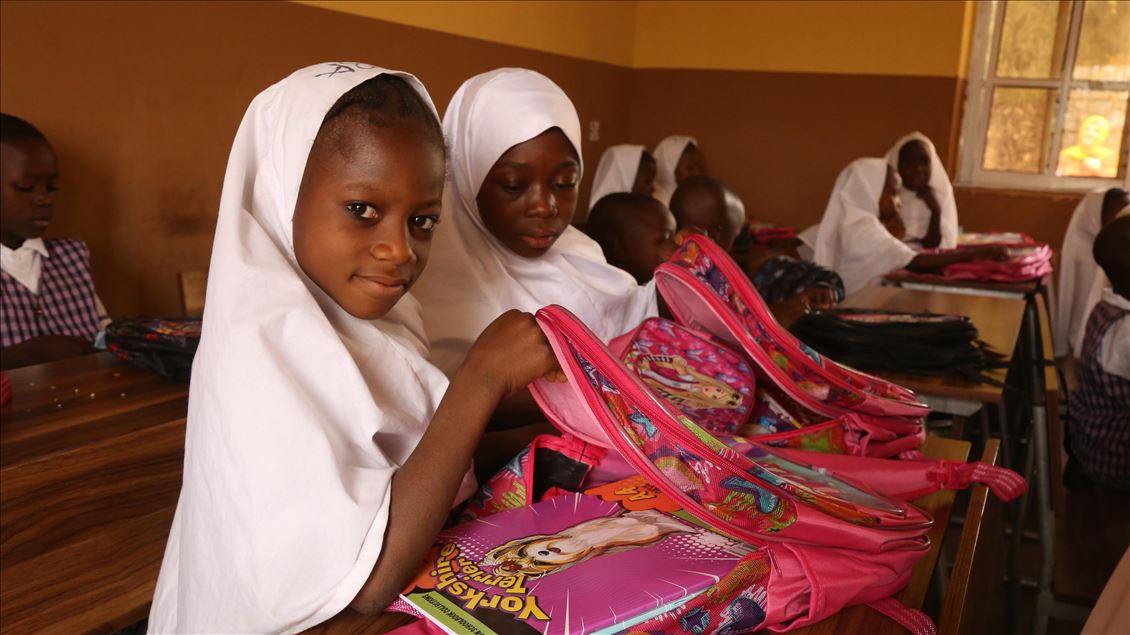 Türk hayırseverlerden Nijerya'daki Türk okuluna yardım
