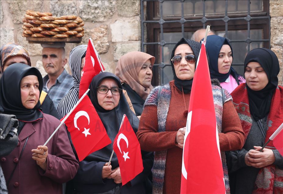 Türkiye Mehmetçik için tek yürek oldu