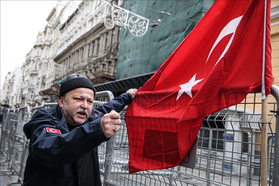 В Стамбуле продолжаются акции с осуждением действий России в Сирии
