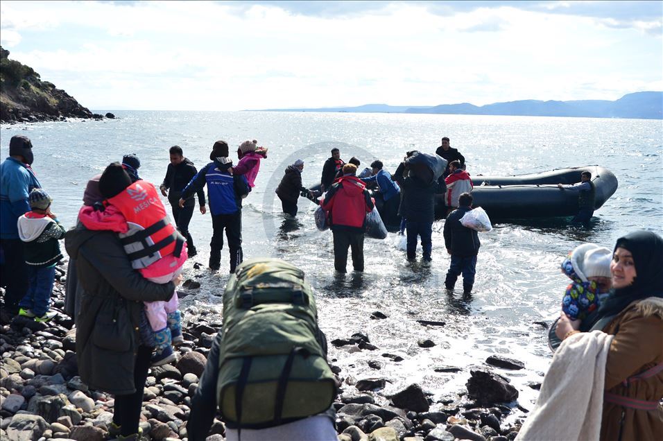 Avrupa'ya gitmek isteyen düzensiz göçmenler Çanakkale'de sahillere gelmeye başladı
