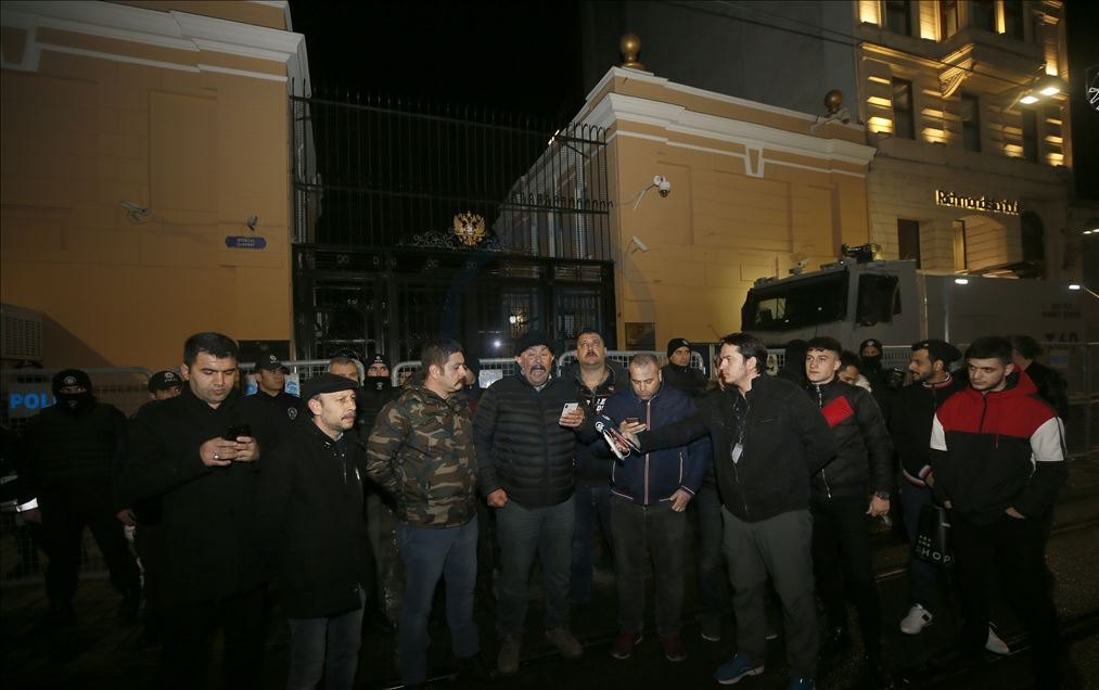 وقفة احتجاجية أمام القنصلة الروسية بإسطنبول للتنديد بهجوم إدلب
