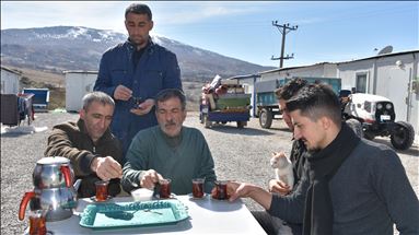Malatya'da depremzedeler konteynerlere yerleşiyor