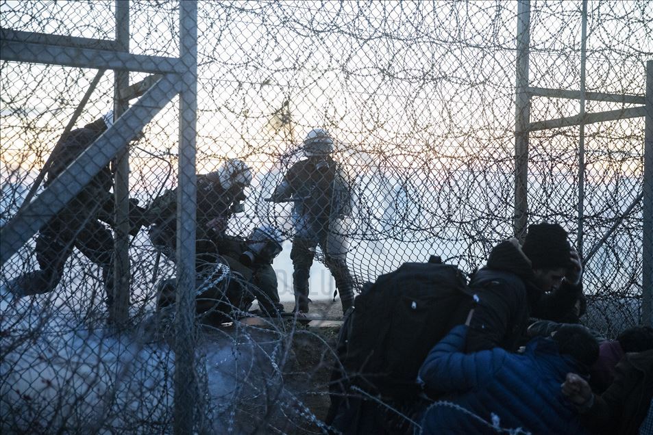 Мигранты в Турции продолжают стекаться к границам Европы