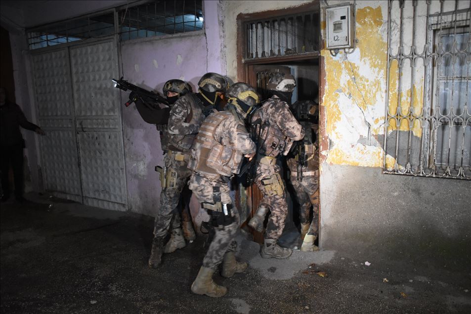 Adana'da 500 polisle şafakta uyuşturucu operasyonu