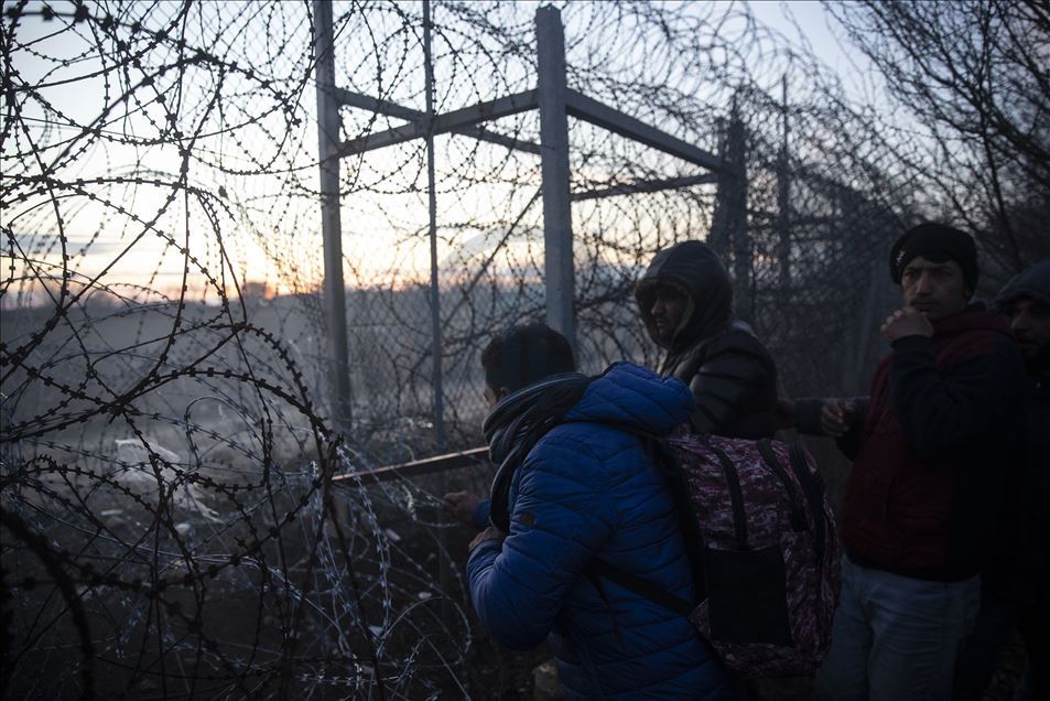 Мигранты в Турции продолжают стекаться к границам Европы