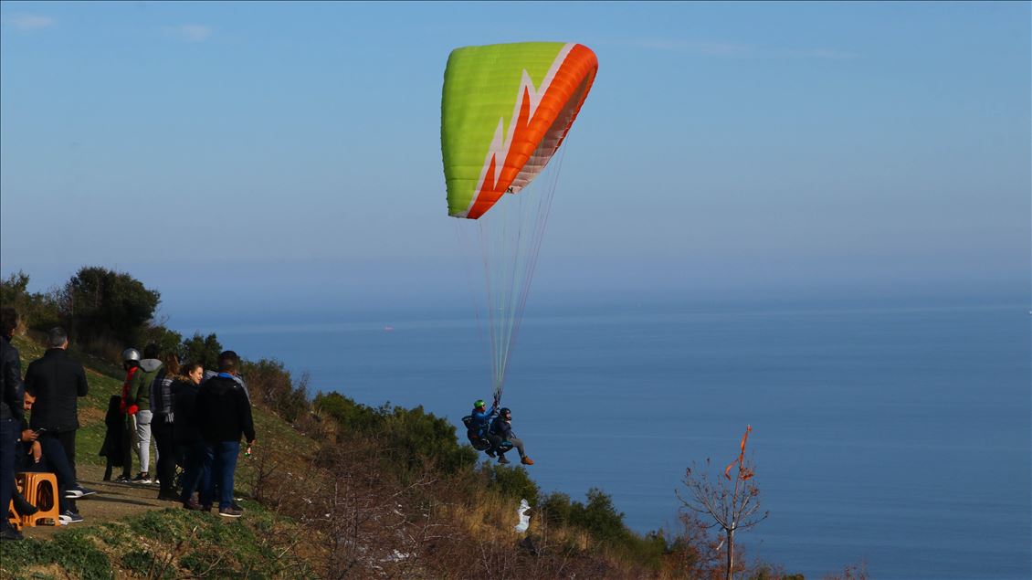 Ucmakdere De Adrenalin Tutkunlarinin Yamac Parasut Keyfi Anadolu Ajansi