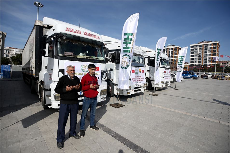 İHH, İdlib'e 10 tır insani yardım malzemesi gönderdi