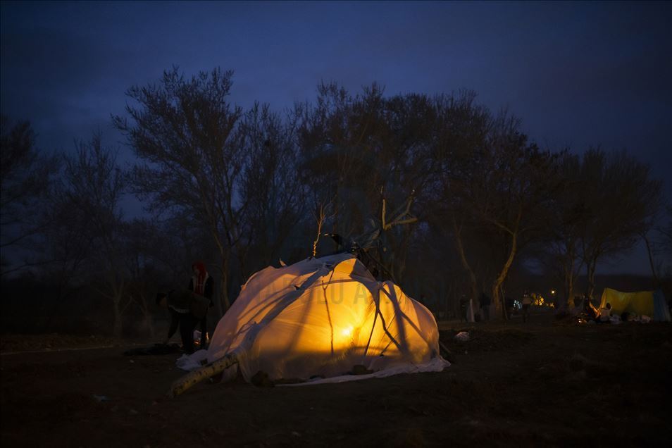 Asylum seekers on move to reach Europe