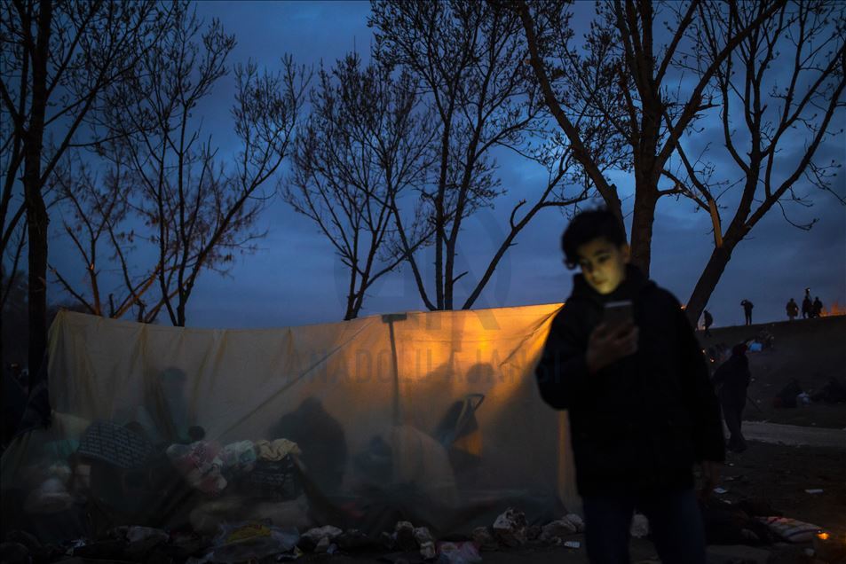 Asylum seekers on move to reach Europe