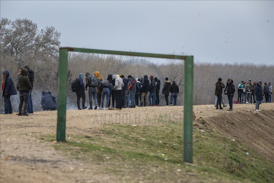 Asylum seekers on move to reach Europe