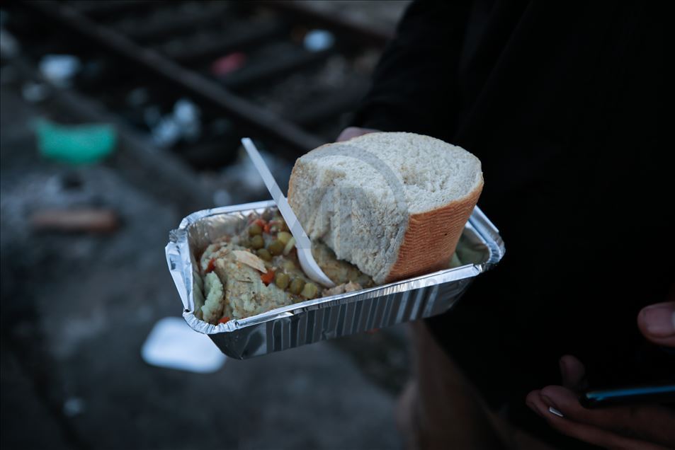 Migranti u Tuzli: Potrebe za obrocima koje dijeli "Merhamet" iz dana u dan sve veće  
