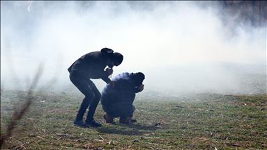 Refugjatët vazhdojnë përpjekjet për të kaluar në Greqi, intervenon policia greke