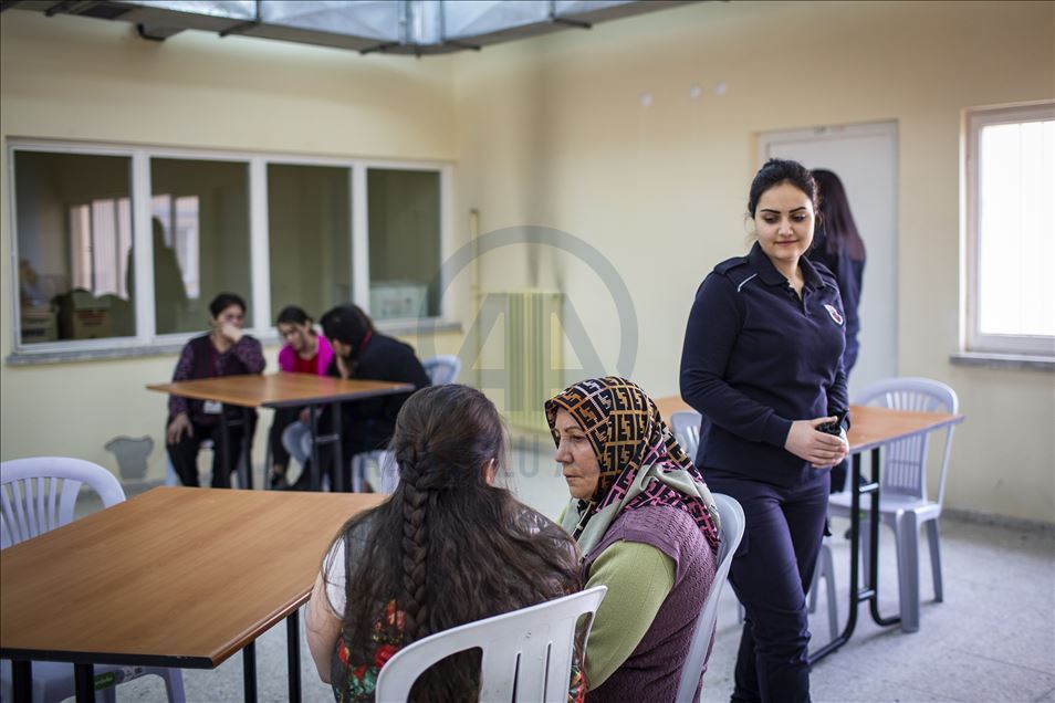Kadın hükümlü ve tutuklular aileleriyle açık görüşte bir araya geldi