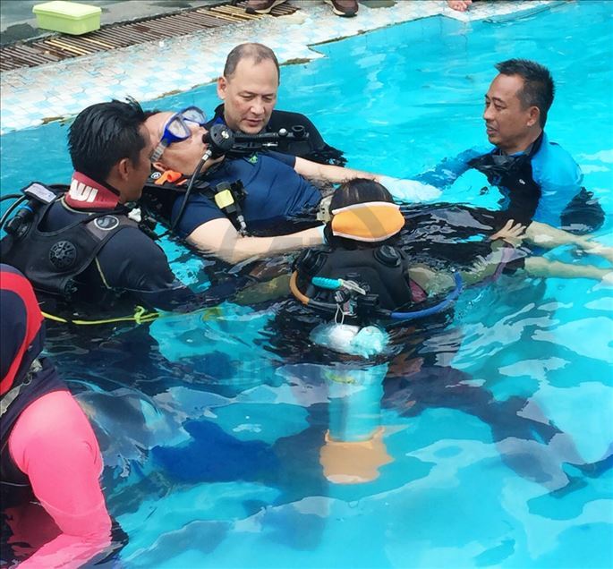 20 penyandang disabilitas mencoba scuba diving
