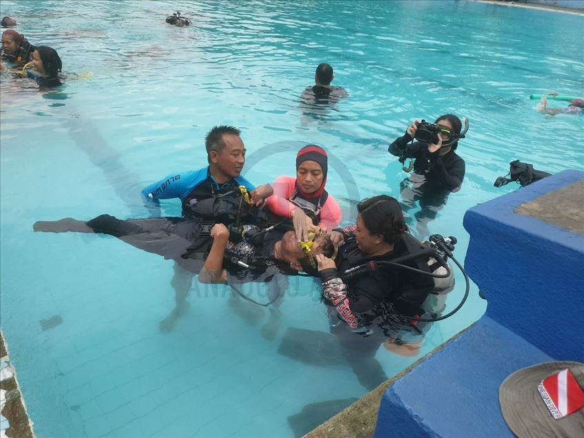20 penyandang disabilitas mencoba scuba diving