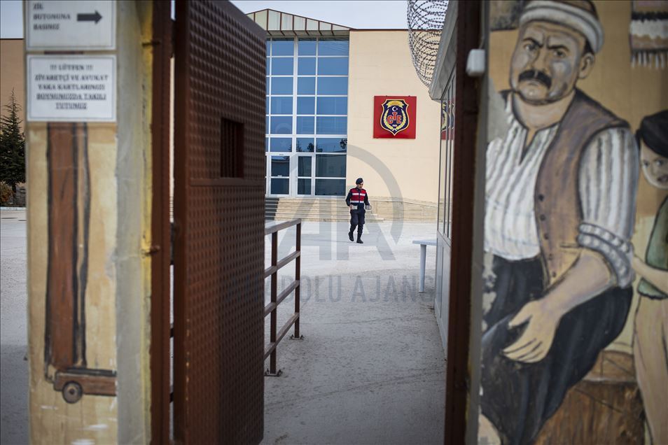 Kadın hükümlü ve tutuklular aileleriyle açık görüşte bir araya geldi