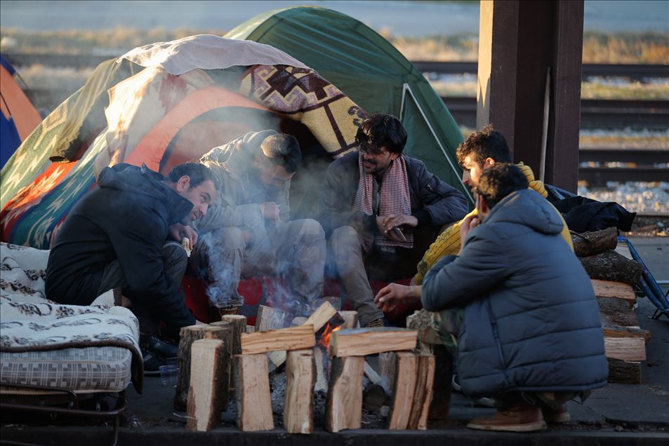 Solicitantes de asilo estancados en Bosnia buscan llegar a Europa Occidental