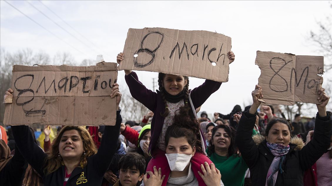 پناهجو حاضر در گذرگاه مرزی پازارکوله ادیرنه: درها را باز کنید