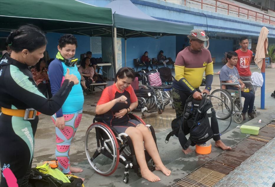 20 penyandang disabilitas mencoba scuba diving