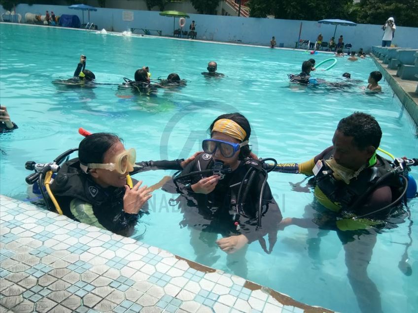 20 penyandang disabilitas mencoba scuba diving