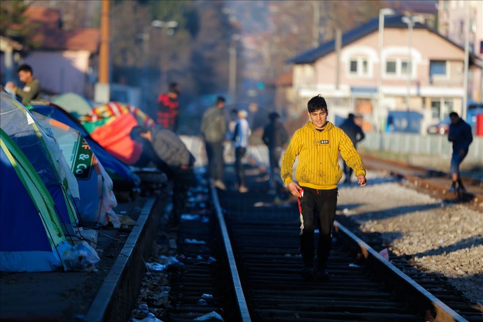 Solicitantes de asilo estancados en Bosnia buscan llegar a Europa Occidental