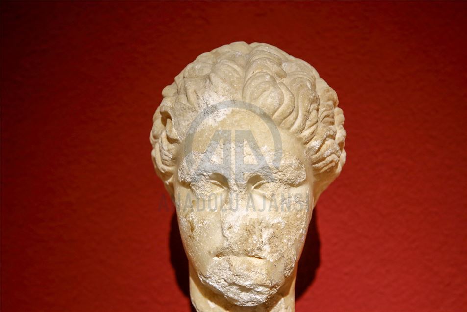 Antalya Müzesi'nde 48 yıldır sergilenen portre heykelin Sappho olduğu belirlendi