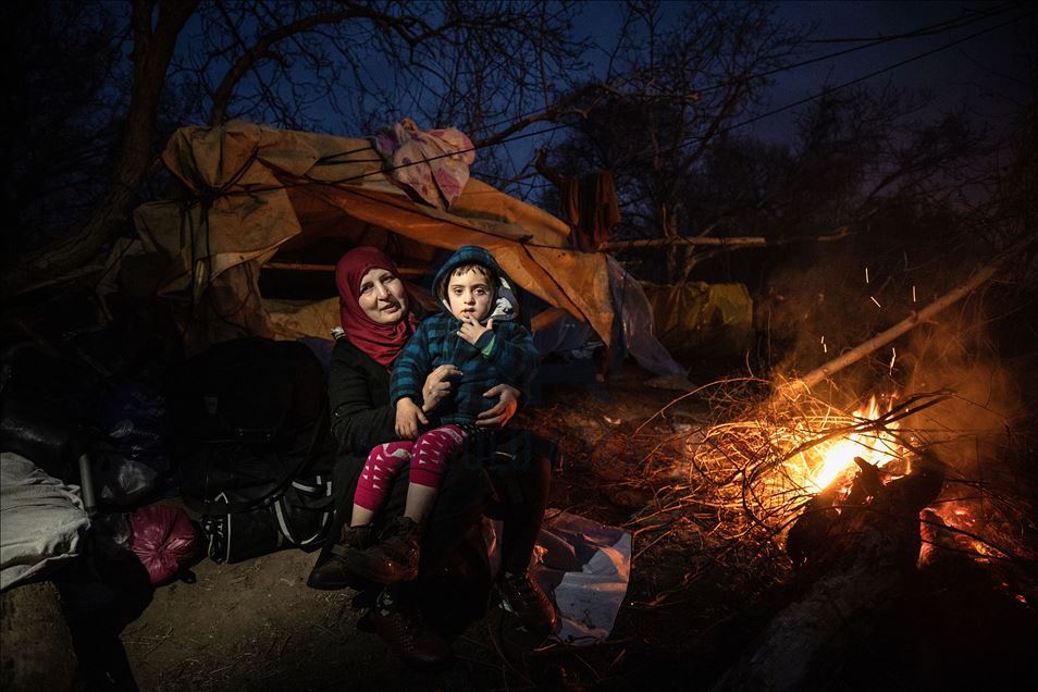 لاجئات على أعتاب اليونان يستغثن بنساء أوروبا