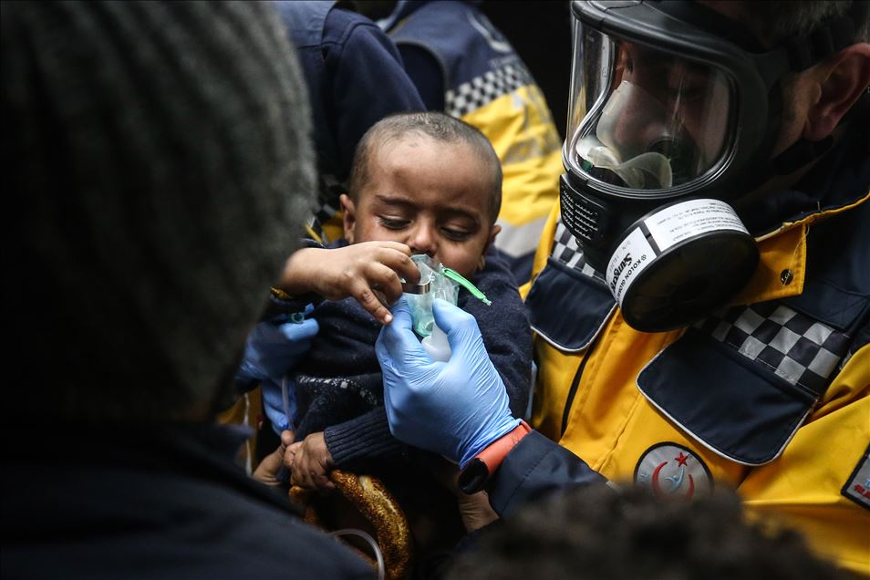 Greek forces intervene in asylum seekers with tear gas at the border