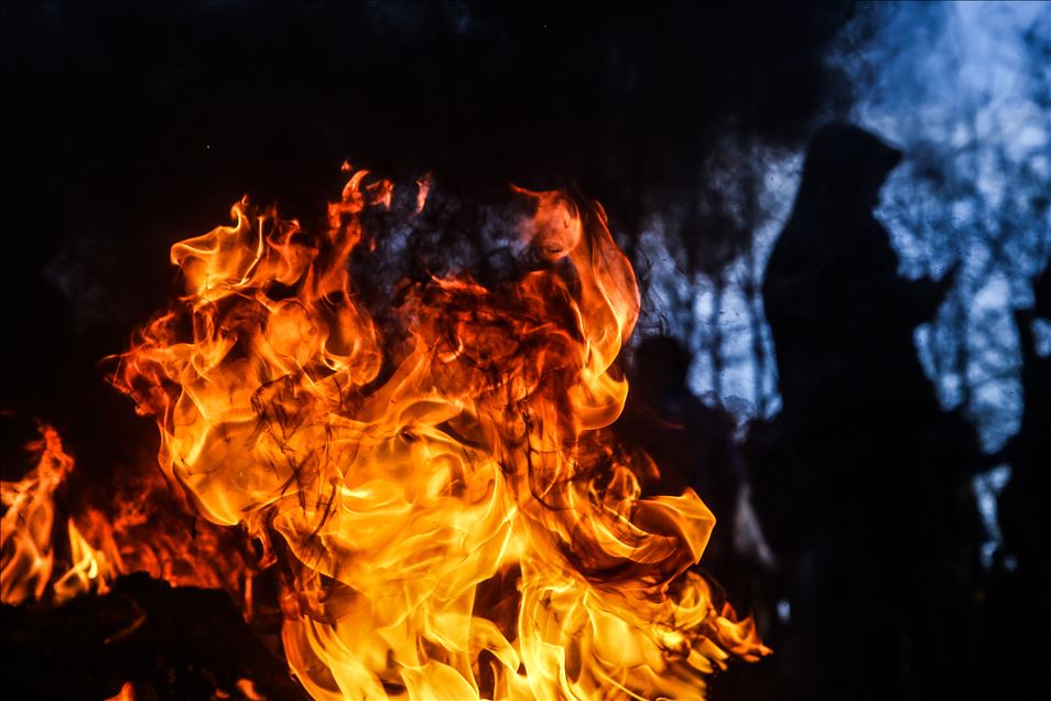 Greek forces intervene in asylum seekers with tear gas at the border